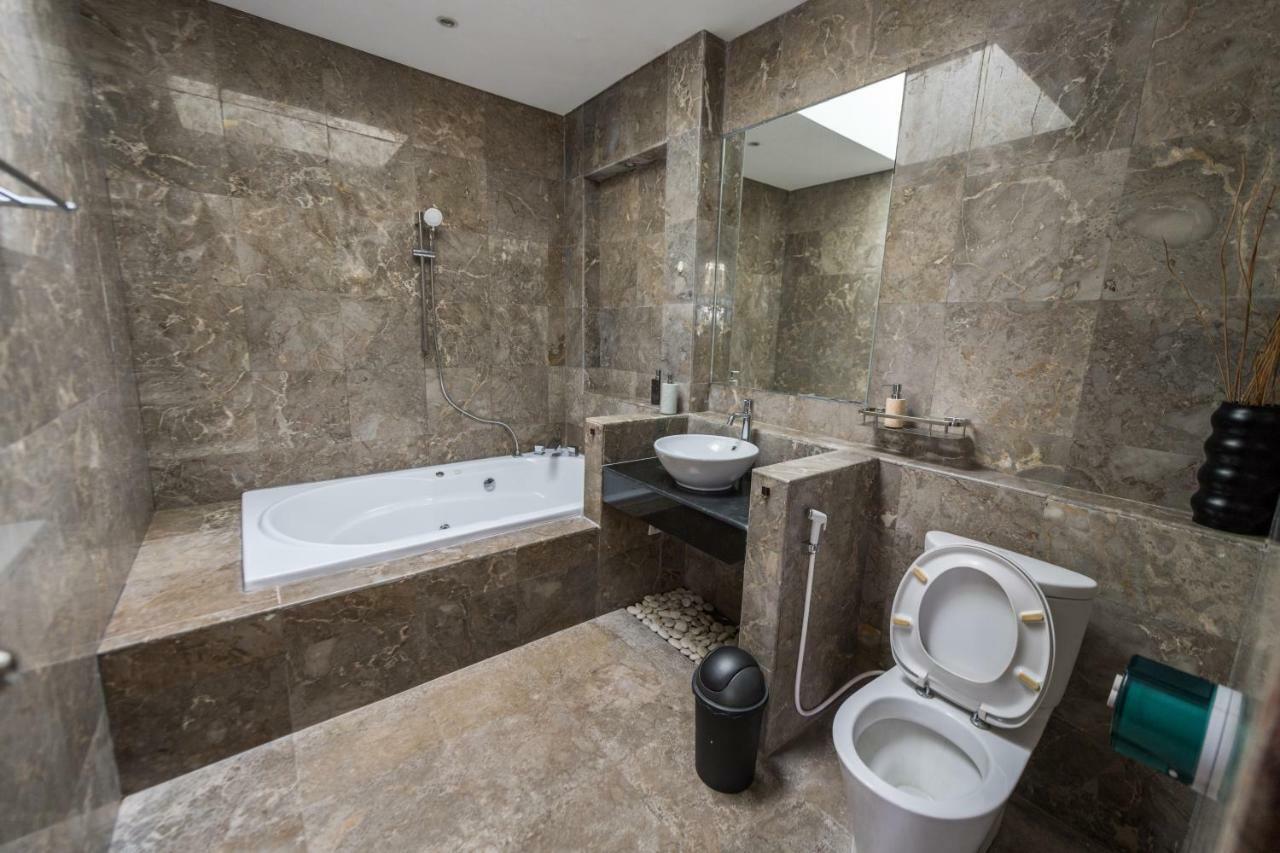 de 1000 m² con 5 habitación/es y 5 baño/s de uso privado, en Playa Uluwatu Exterior foto